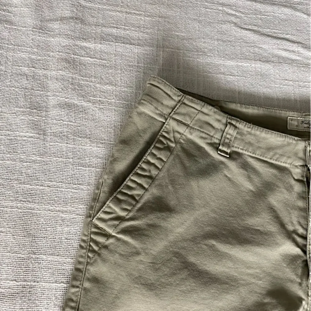 Indigo Palm Womans Sage Green Cotton Bermuda Shorts Gorpcore SZ 8